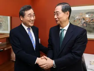 「出馬」した韓悳洙候補に会った李洛淵元首相…「大統領選ビッグテント」を論議＝韓国