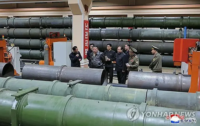北朝鮮の朝鮮中央通信は７日、金正恩氏が軍需工場を訪問し、砲弾生産と機械工業部門の運営状況を視察したと報じた＝（朝鮮中央通信＝聯合ニュース）≪転載・転用禁止≫