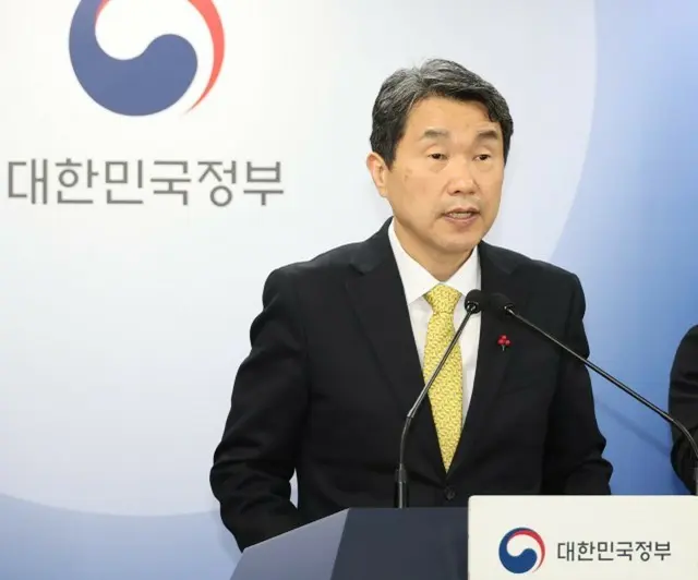 イ・ジュホ（李周浩）大統領権限代行副総理兼教育部長官