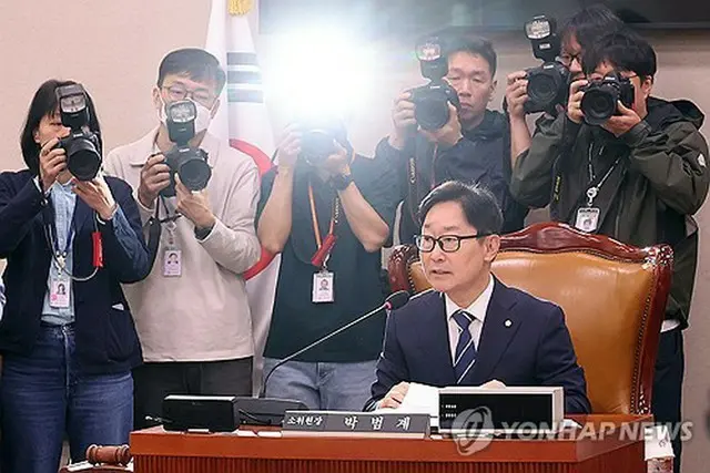 国会で開かれた法制司法委員会の法案審査小委員会の様子＝７日、ソウル（聯合ニュース）