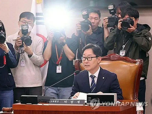 「大統領の刑事裁判停止に」　国会小委員会で改正案可決＝韓国