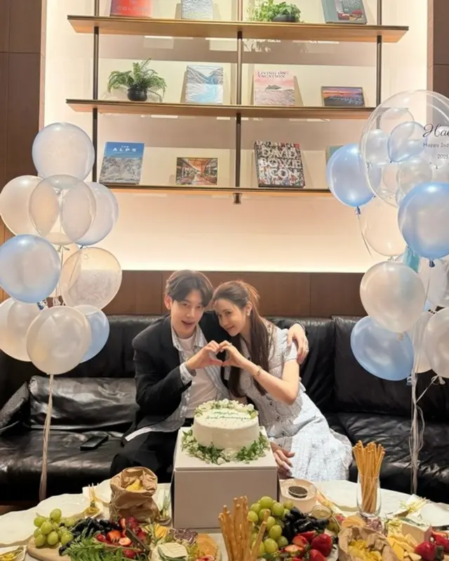 イ・ダヘ＆SE7EN夫婦、キスで結婚2周年をお祝い…すべての瞬間がロマンティック