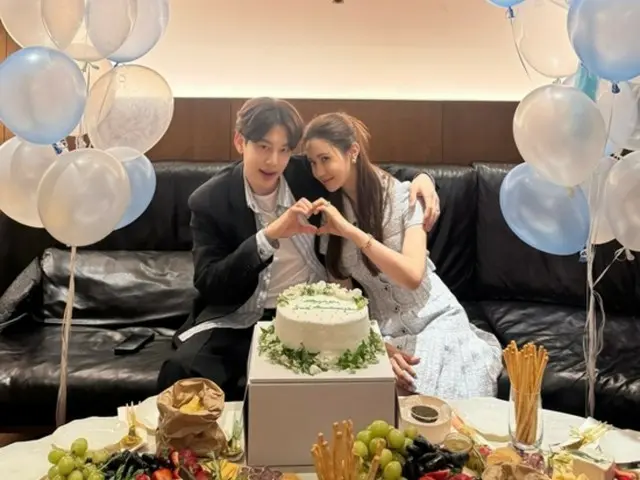 イ・ダヘ＆SE7EN夫婦、キスで結婚2周年をお祝い…すべての瞬間がロマンティック