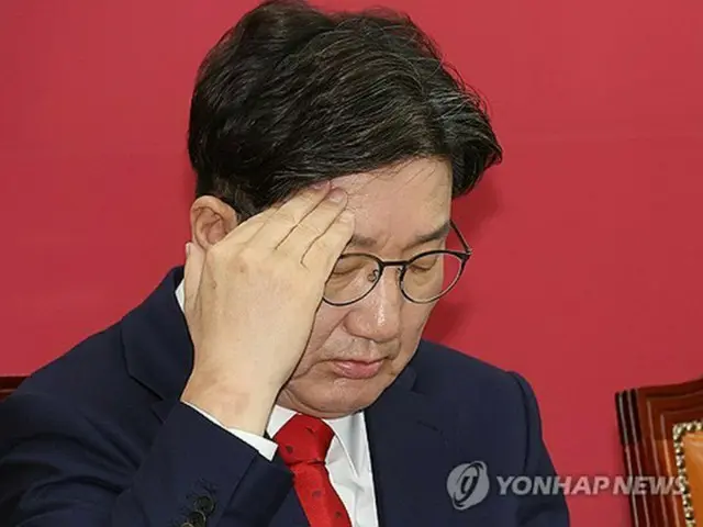 国会で開かれた党非常対策委員会議に出席した権氏＝８日、ソウル（聯合ニュース）
