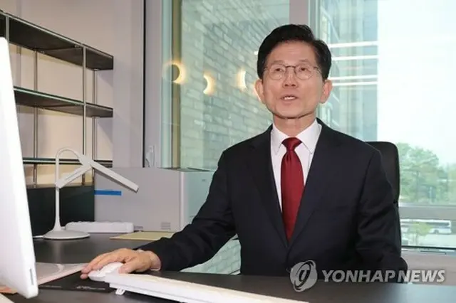 金文洙氏＝８日、ソウル（聯合ニュース）