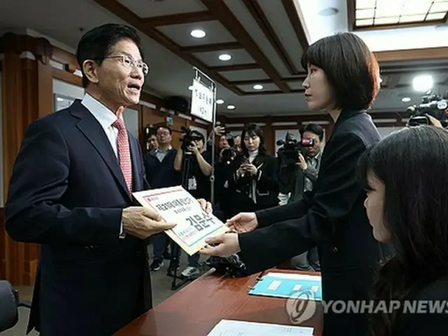 「国民の力」の金文洙氏　大統領選候補に登録＝韓国