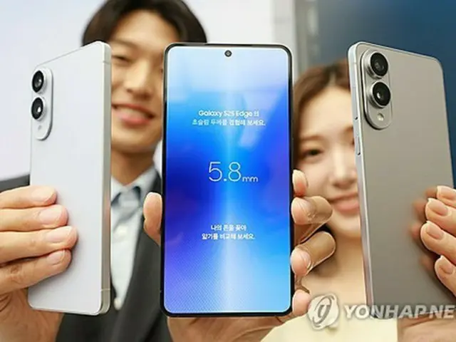 サムスン電子　歴代最薄のスマホ公開＝厚さ５．８ミリ