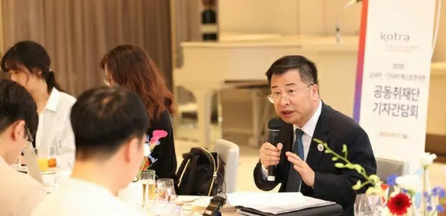 大阪で記者会見を開いた姜敬聲ＫＯＴＲＡ社長（ＫＯＴＲＡ提供）＝（聯合ニュース）≪転載・転用禁止≫
