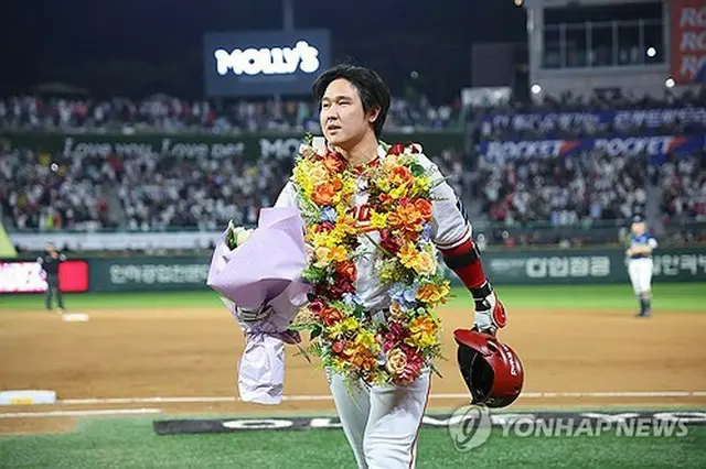 通算５００号を放った崔廷内野手＝１３日、仁川（聯合ニュース）