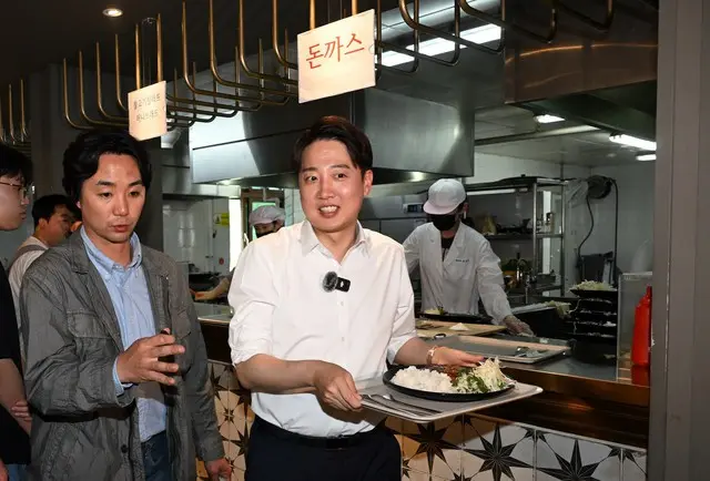 金泳三元大統領の次男が「李俊錫候補」を支持＝韓国大統領選