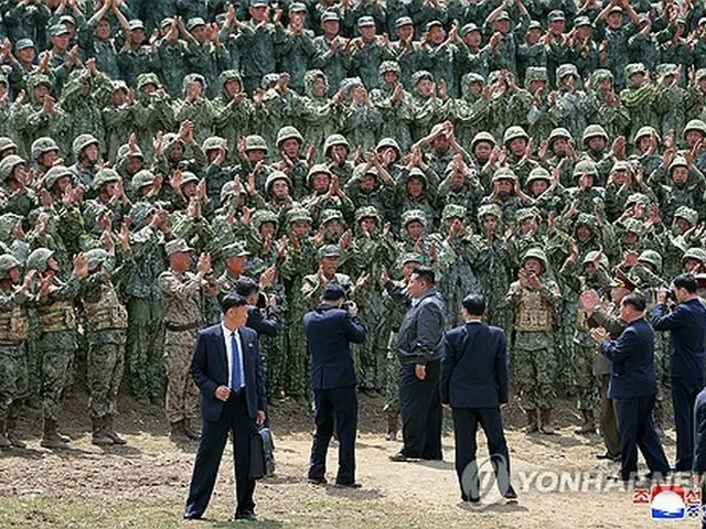 朝鮮中央通信は１４日、金正恩氏が前日に行われた特殊部隊などの訓練を視察したと報じた＝（朝鮮中央通信＝聯合ニュース）≪転載・転用禁止≫
