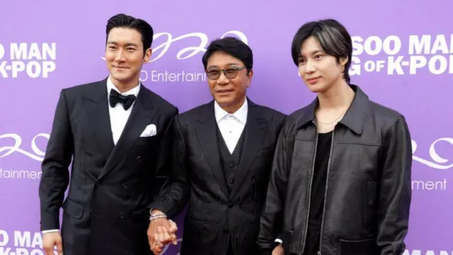 「SUPER JUNIOR」シウォンや「SHINee」テミンら、“元SM代表”イ・スマンと再会1