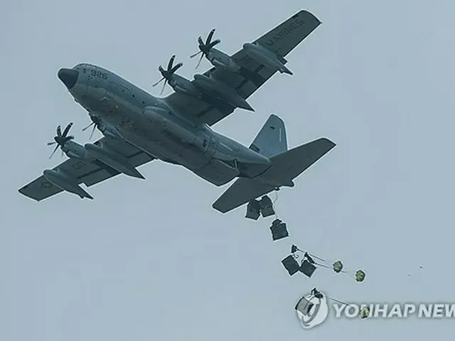 韓米が空中補給訓練実施　米海兵隊の輸送機も初参加