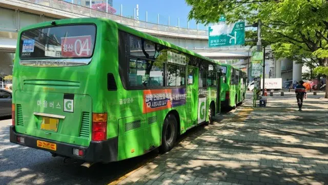 終点に停車中のマウルバス
