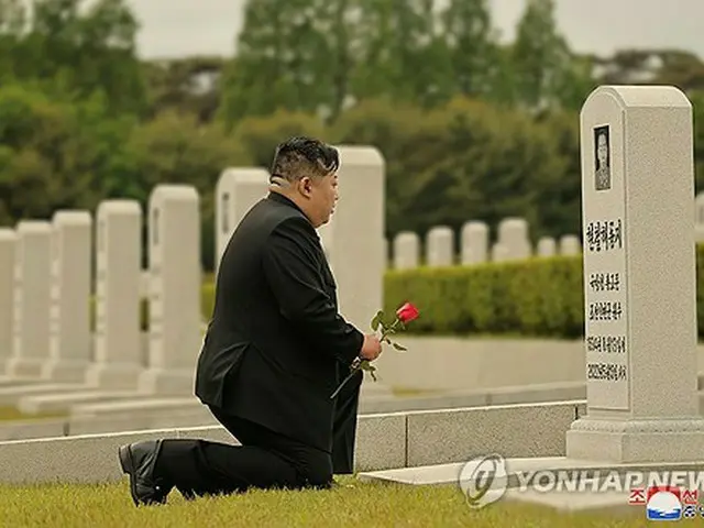 金正恩氏が「指導役」の墓参拝　玄哲海・元朝鮮人民軍元帥の死去３年迎え