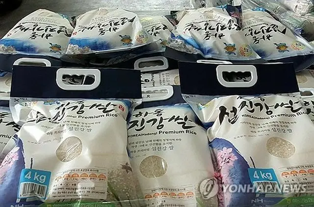 日本に輸出される河東郡産米（慶尚南道提供）＝（聯合ニュース）≪転載・転用禁止≫