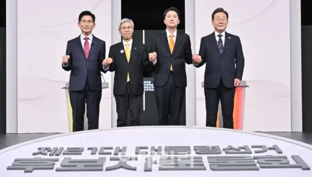 国民の力のキム・ムンス（金文洙）候補、民主労働党のクォン・ヨングク（権永国）候補、改革新党のイ・ジュンソク（李俊錫）候補、共に民主党のイ・ジェミョン（李在明）候補