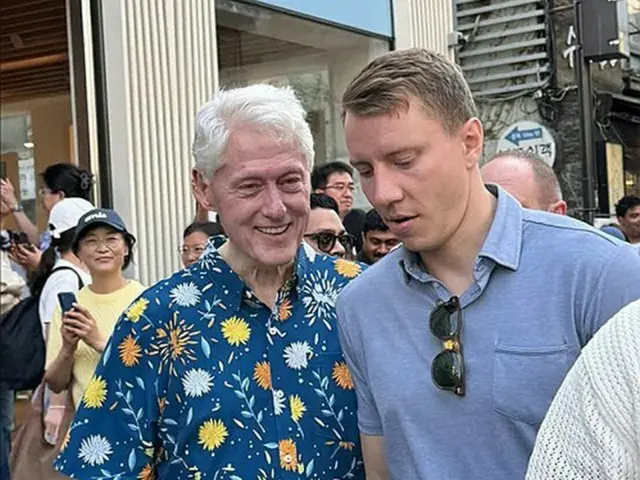クリントン元米大統領が非公開で韓国訪問　ファンド富豪と面会か