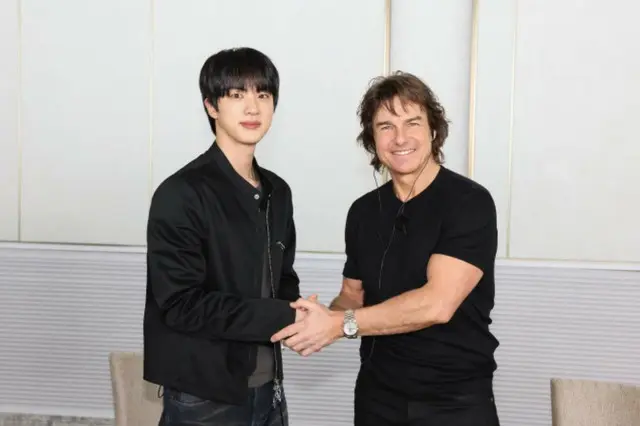 「BTS」JIN、トム・クルーズと会った…ふたりのスーパースターの愉快な会話