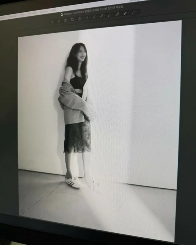 “キム・ウビンと交際中”シン・ミナ、元祖キューティーセクシー女神…爽やかさの中に挑発的な美しさまで兼ね備えるビハインドカット
