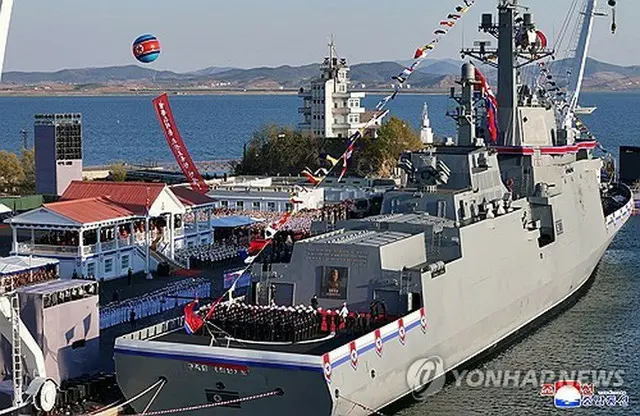 先月２５日、西部・南浦の造船所で行われた新型駆逐艦「崔賢」の進水式の様子＝（朝鮮中央通信＝聯合ニュース）≪転載・転用禁止≫