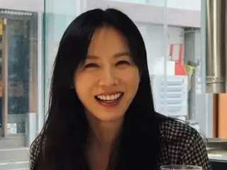 女優ソン・イェジン、カップラーメンとビールで一杯…ナチュラルな女神カット公開