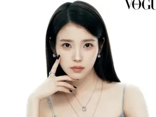 IU（アイユー）、“ヒロインビジュ”グラビア…都会的なシック美に視線集中