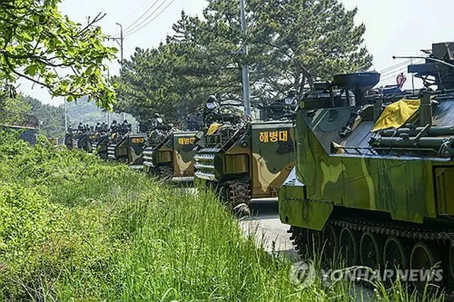 訓練に参加した海兵隊の水陸両用強襲車（ＫＡＡＶ、海兵隊司令部提供）＝（聯合ニュース）≪転載・転用禁止≫