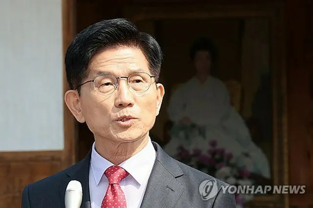 声明を発表する金文洙氏＝２５日、沃川（聯合ニュース）