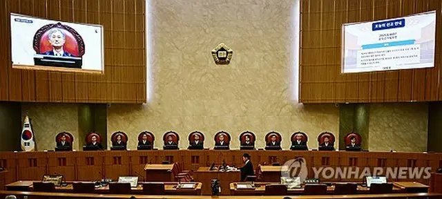 裁判を行う大法官ら（写真共同取材団）＝（聯合ニュース）