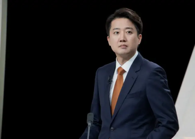 李俊錫氏、テレビ討論で李在明氏に猛攻「果物2800万ウォン分、家に象でも？」＝韓国大統領選