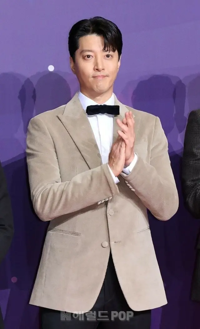俳優イ・ドンゴン、美貌の女性とデート目撃談…離婚から5年目の近況
