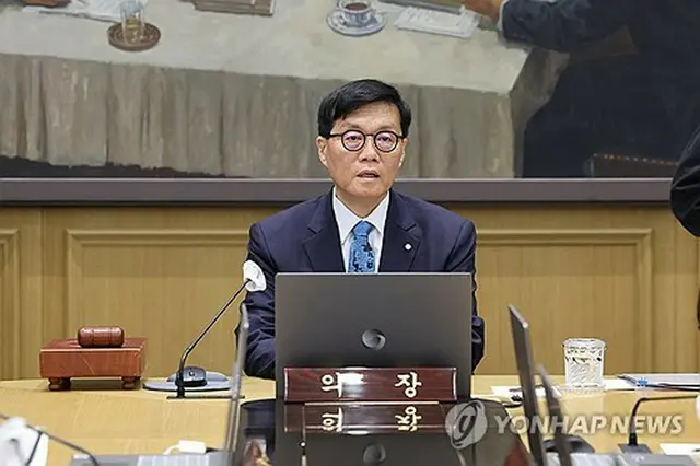 定例の金融通貨委員会を主宰する韓銀の李昌鏞（イ・チャンヨン）総裁＝（聯合ニュース）