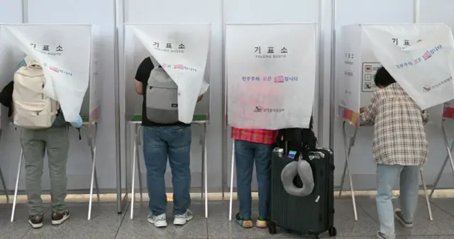 ソウルの事前投票所で投票用紙が持ち出される…ずさんな管理が問題に＝韓国大統領選