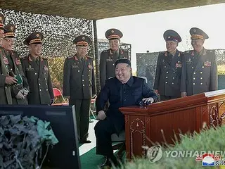金正恩氏が砲撃競技を参観　訓練の重要性を強調