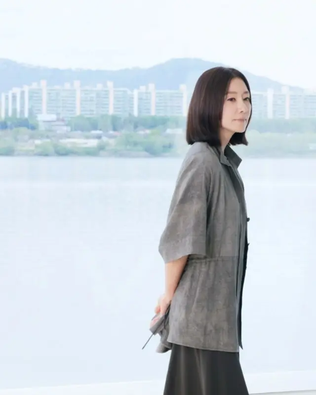女優キム・ヒエ、「生涯7号サイズ」よりスリムな印象…品格をまとう「優雅な美しさ」の代名詞