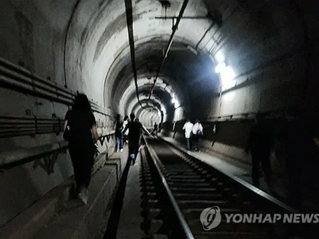 ソウル地下鉄車内で放火　０３年大邱惨事の再現を食い止めたのは