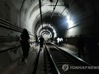 ソウル地下鉄車内で放火　０３年大邱惨事の再現を食い止めたのは