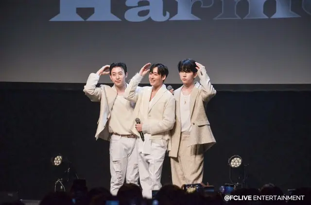【オフィシャルレポ】「UKISS」フン&ケビン&キソプ、約8年ぶり再集結のステージに歓喜!ファンライブ東京公演初日レポートが到着
