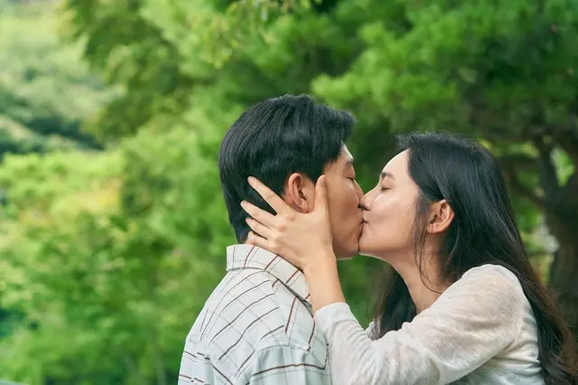 チュ・ジャヒョン&イ・ムセン主演『あなたが眠る間』、記憶を失くした妻と秘密をもつ夫を捉えた場面写真解禁!3