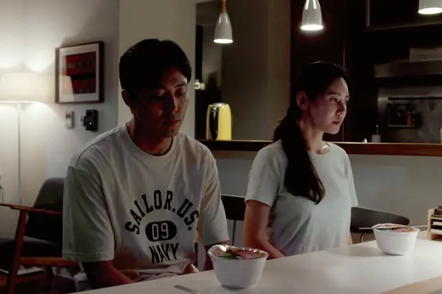 チュ・ジャヒョン&イ・ムセン主演『あなたが眠る間』、記憶を失くした妻と秘密をもつ夫を捉えた場面写真解禁!9