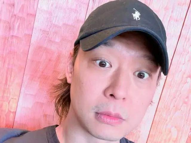 ユチョン、明るい近況…目を見開いた素顔の自撮り写真公開