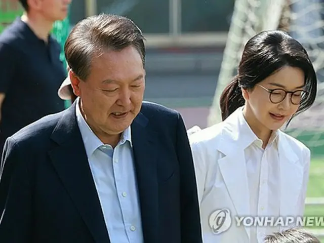 韓国大統領選　尹前大統領夫妻が投票