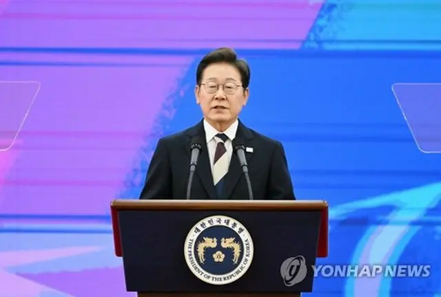 就任宣誓式で演説する李大統領（国会写真記者団）＝４日、ソウル（聯合ニュース）