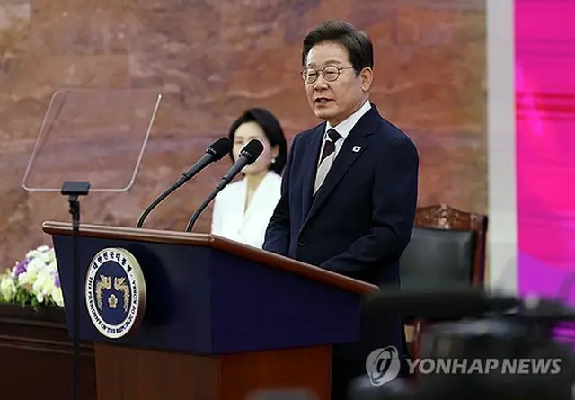 演説する李大統領（国会写真記者団）＝４日、ソウル（聯合ニュース）