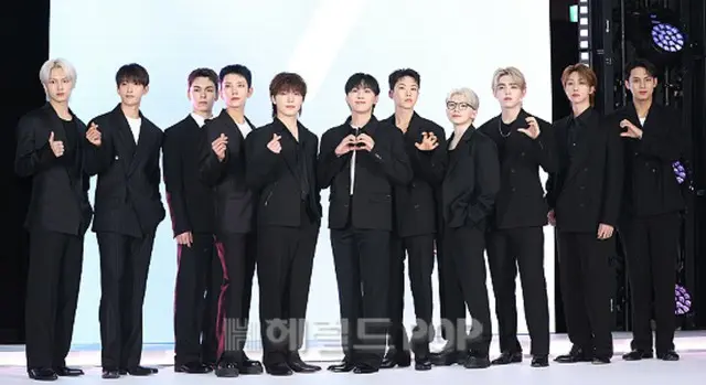 【フォト】「SEVENTEEN」、ダンディなスーツ姿であいさつ