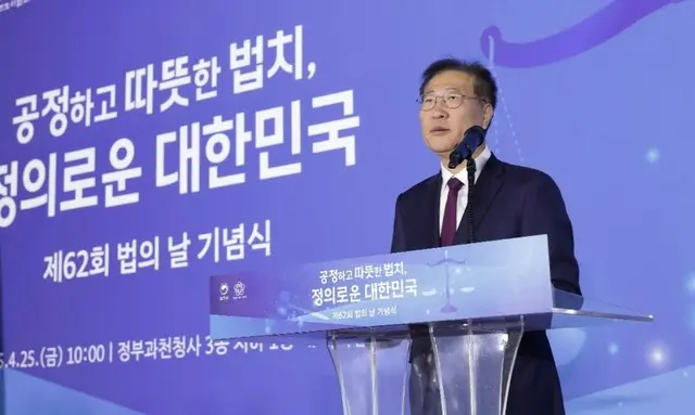 韓国法務相が離任、権限の乱用に警鐘鳴らす