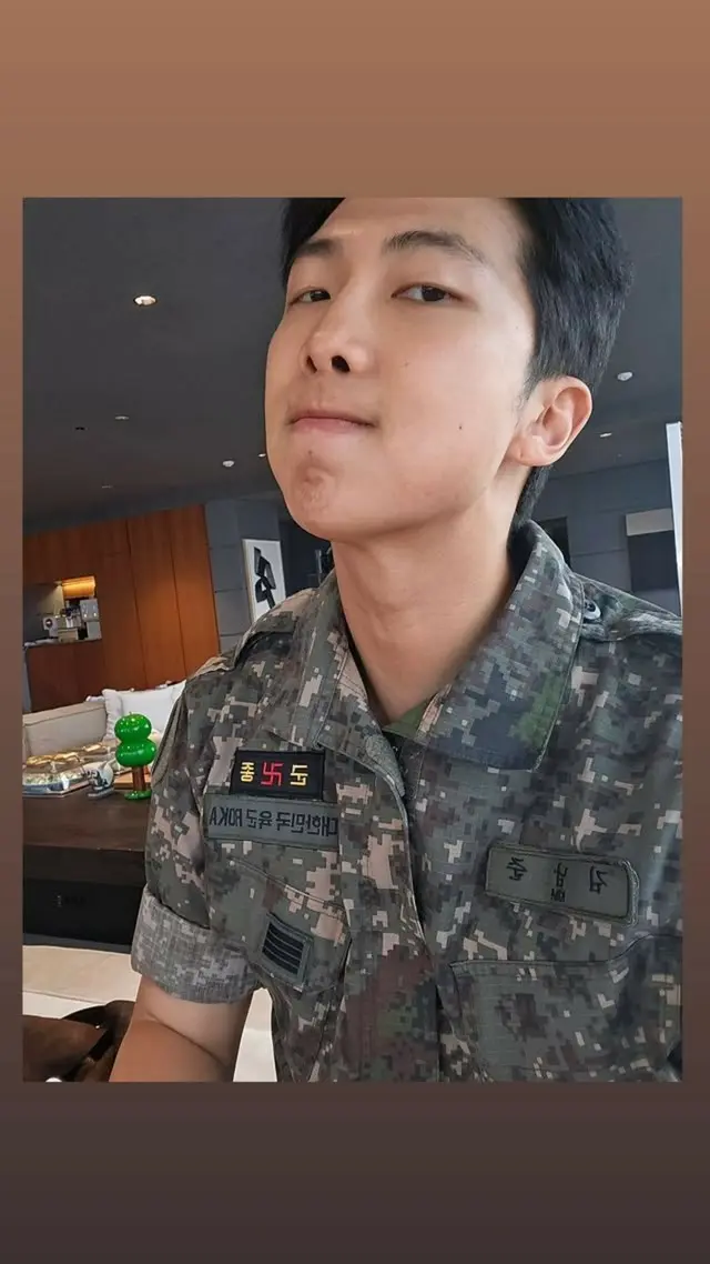 「BTS」RM、シャープで凛々しい兵長…軍空白期終了間近の近況