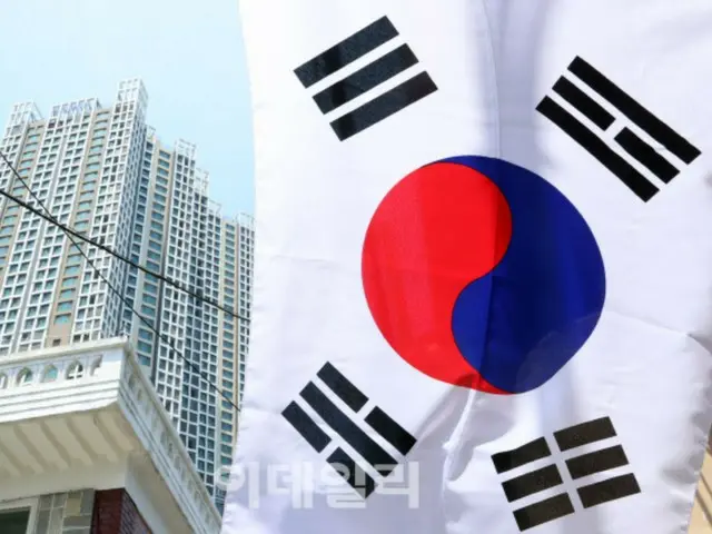 顕忠日に太極旗が入ったゴミ袋を発見...警察調査＝韓国