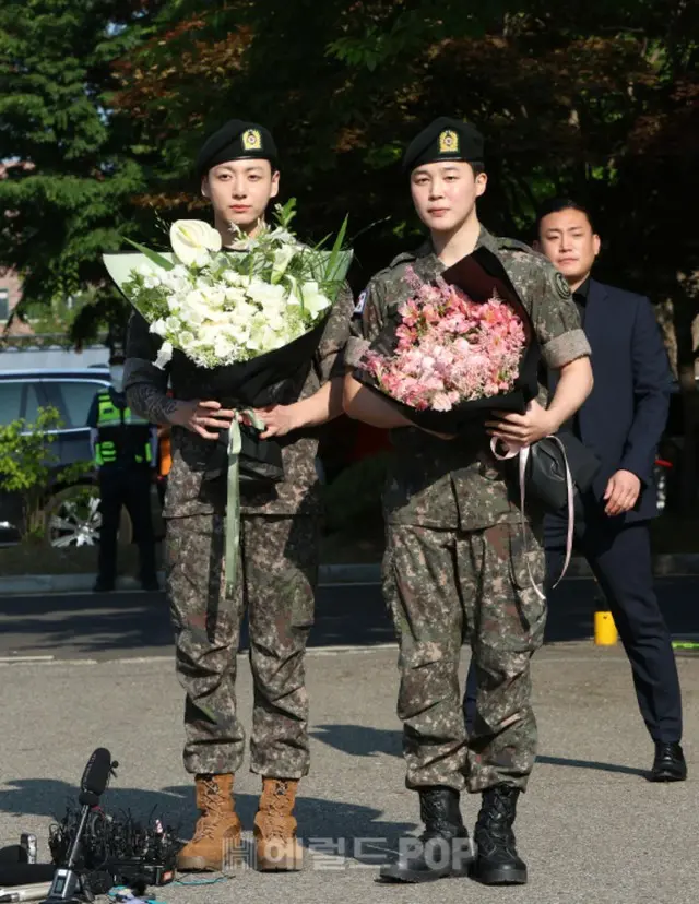 そろって除隊した「BTS」JUNG KOOK＆JIMIN、軍の仲間やファンに感謝「今後は僕たちが描いていた絵を描き続けていく」